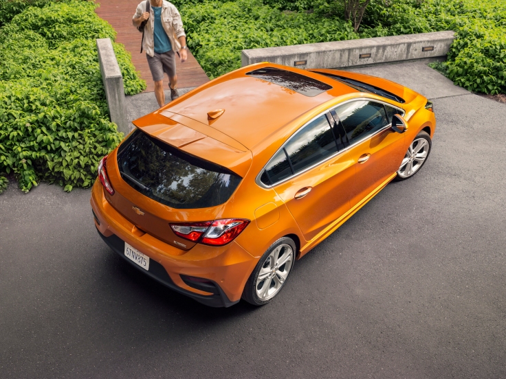 The first ever Cruze Hatch blends sporty design with the versatility of a hatch making it adaptable for urban to outdoor adventures.